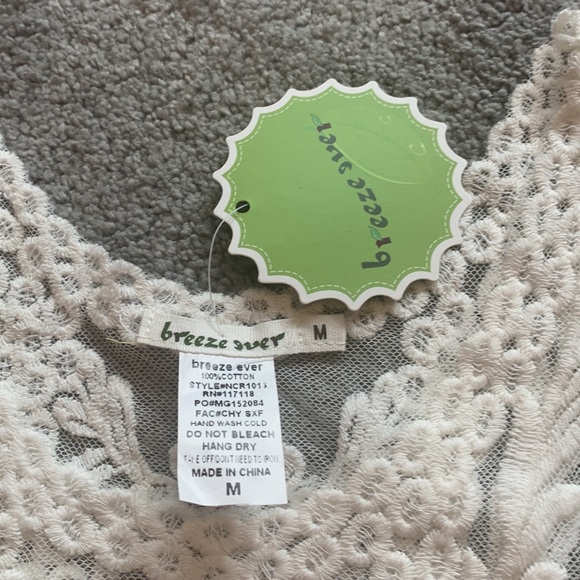 NWT - breeze ever ombré lace top. - Picture 3 of 5
